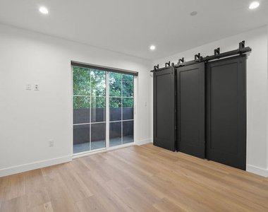 1331 N June Street - Photo Thumbnail 27