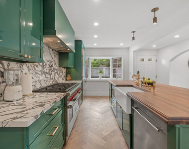 9024 Keith Avenue - Photo Thumbnail 7