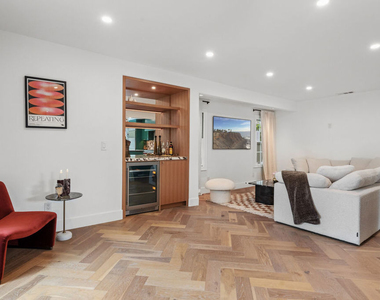 9024 Keith Avenue - Photo Thumbnail 4