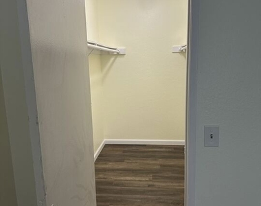 1515 S Beverly Drive - Photo Thumbnail 8