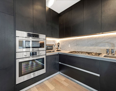 1345 Havenhurst Drive - Photo Thumbnail 8