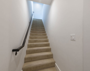 1345 Havenhurst Drive - Photo Thumbnail 16