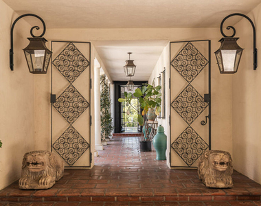 115 N Carolwood Drive - Photo Thumbnail 3