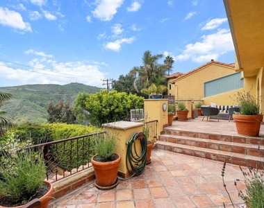 4370 Hillview Dr - Photo Thumbnail 15