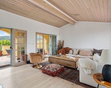 4370 Hillview Dr - Photo Thumbnail 13