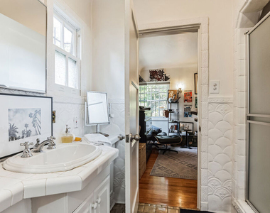451 Veteran Avenue - Photo Thumbnail 24