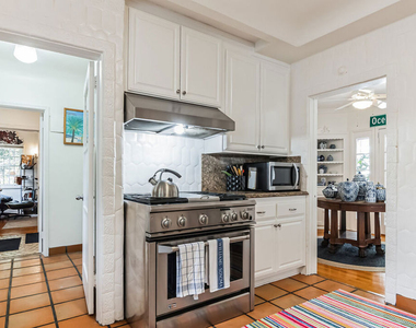 451 Veteran Avenue - Photo Thumbnail 9