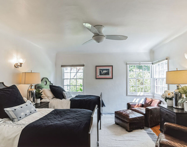 451 Veteran Avenue - Photo Thumbnail 21