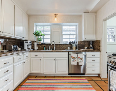 451 Veteran Avenue - Photo Thumbnail 11