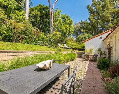 451 Veteran Avenue - Photo Thumbnail 26