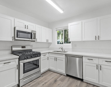 739 Westbourne Drive - Photo Thumbnail 8