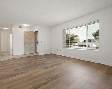 10625 Amantha Ave - Photo Thumbnail 7