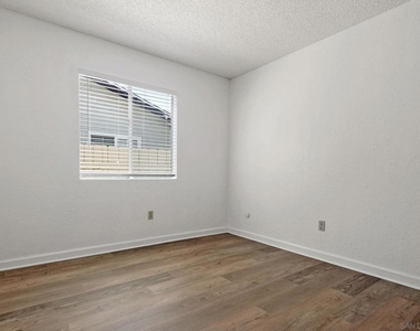 10625 Amantha Ave - Photo Thumbnail 12