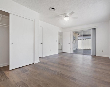 10625 Amantha Ave - Photo Thumbnail 17