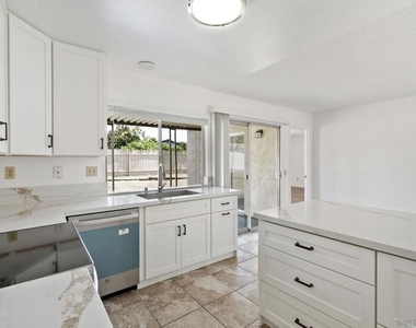 10625 Amantha Ave - Photo Thumbnail 5