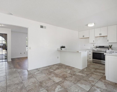 10625 Amantha Ave - Photo Thumbnail 2