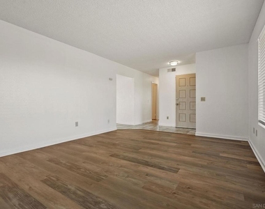 10625 Amantha Ave - Photo Thumbnail 8