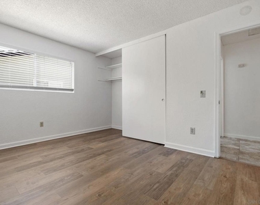 10625 Amantha Ave - Photo Thumbnail 11