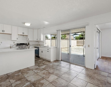 10625 Amantha Ave - Photo Thumbnail 3