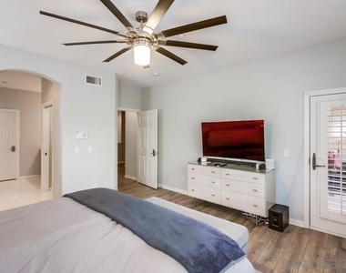 9240 Piantino Way - Photo Thumbnail 18