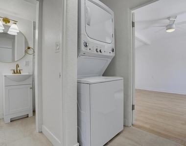 5738 Meade Ave - Photo Thumbnail 8