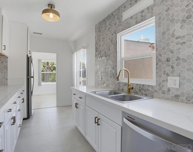5738 Meade Ave - Photo Thumbnail 3