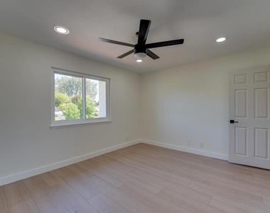 3302 Vista Rocosa - Photo Thumbnail 48