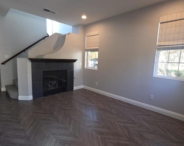 907 Mira Lago Way - Photo Thumbnail 9