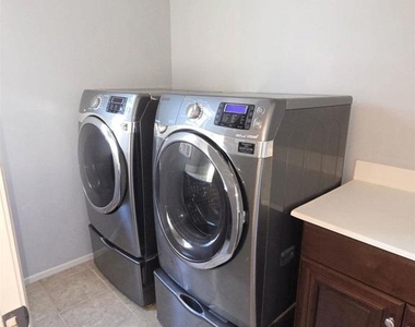 907 Mira Lago Way - Photo Thumbnail 13