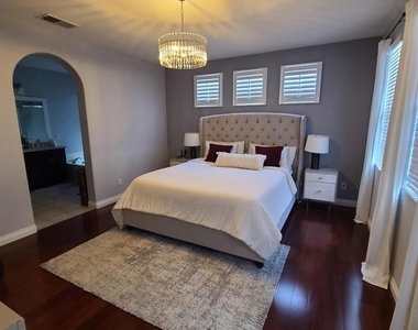 907 Mira Lago Way - Photo Thumbnail 18