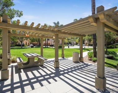 907 Mira Lago Way - Photo Thumbnail 25