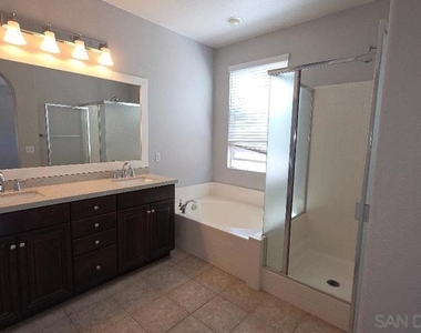 907 Mira Lago Way - Photo Thumbnail 17