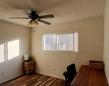 1641 Sunset Cliffs Blvd - Photo Thumbnail 11