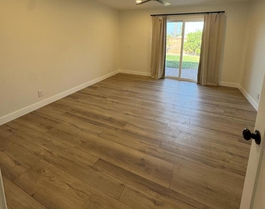 8 Madrid Avenue - Photo Thumbnail 8