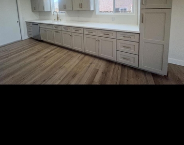 8 Madrid Avenue - Photo Thumbnail 3