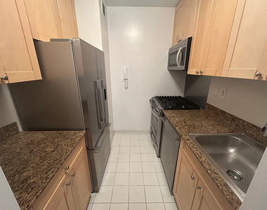 East 34th Street - Photo Thumbnail 4