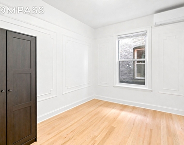 Hawthorne Street - Photo Thumbnail 7