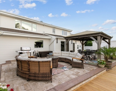 60 Alhambra Road - Photo Thumbnail 6