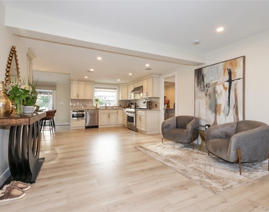 60 Alhambra Road - Photo Thumbnail 10