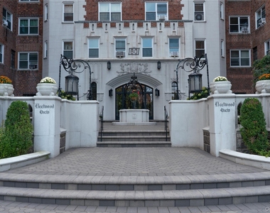 60 W Broad Street - Photo Thumbnail 9