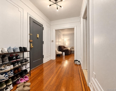 60 W Broad Street - Photo Thumbnail 2