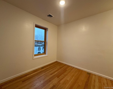31 Benkard Avenue - Photo Thumbnail 13