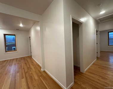 31 Benkard Avenue - Photo Thumbnail 15