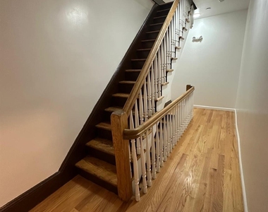 31 Benkard Avenue - Photo Thumbnail 6
