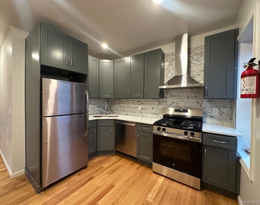 31 Benkard Avenue - Photo Thumbnail 1
