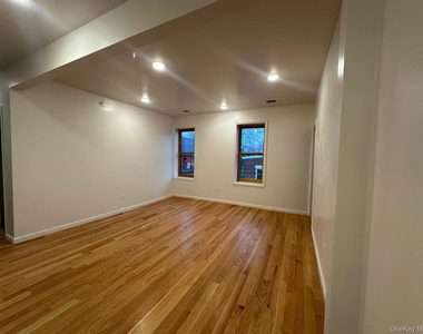 31 Benkard Avenue - Photo Thumbnail 4