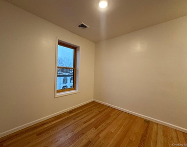 31 Benkard Avenue - Photo Thumbnail 19