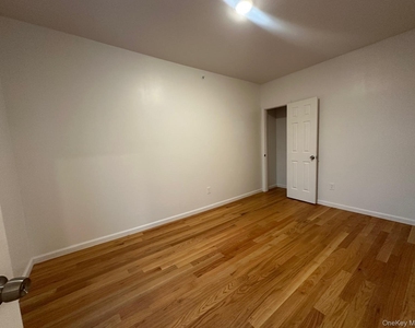 31 Benkard Avenue - Photo Thumbnail 10