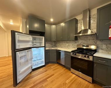 31 Benkard Avenue - Photo Thumbnail 7