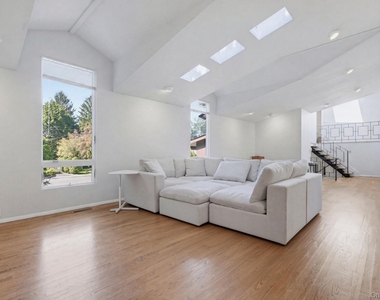 6 Lark Avenue - Photo Thumbnail 5